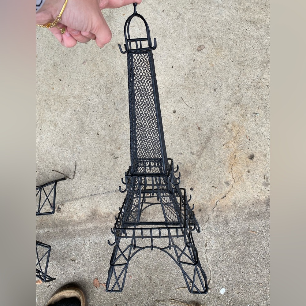 Standing Eiffel tower jewelry stand